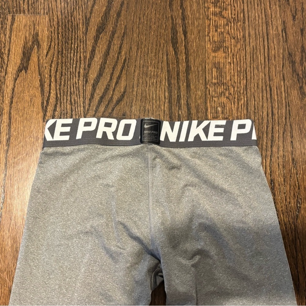 Nike Gray Leggings Athletic Fit - Picture 5 of 6